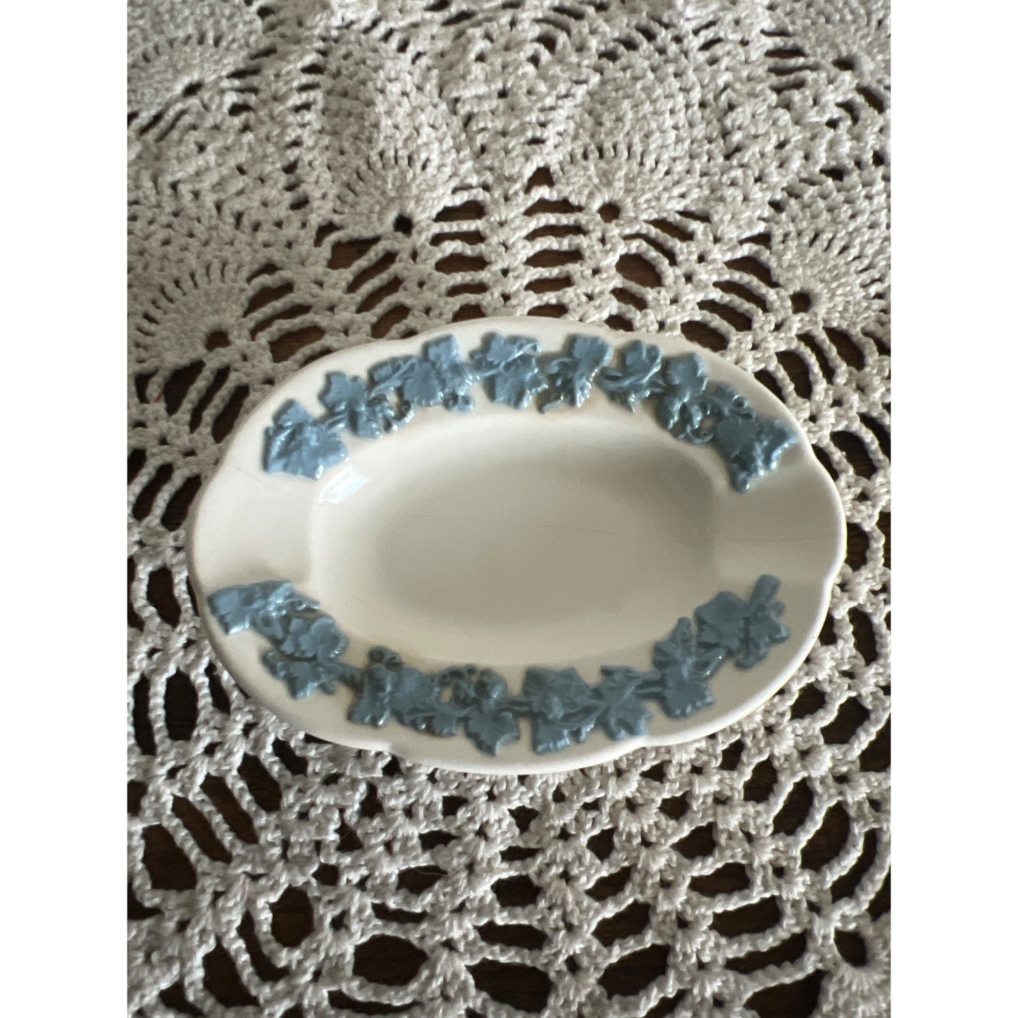 Of Etruria & Barlaston Wedgwood Embossed Queensware Small Oval Dish