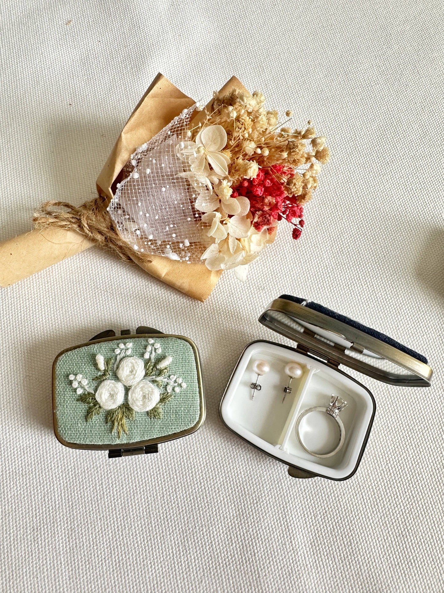 Quince Fables - Floral Embroidered Rectangle Mini Jewelry Box With Mirror ✅