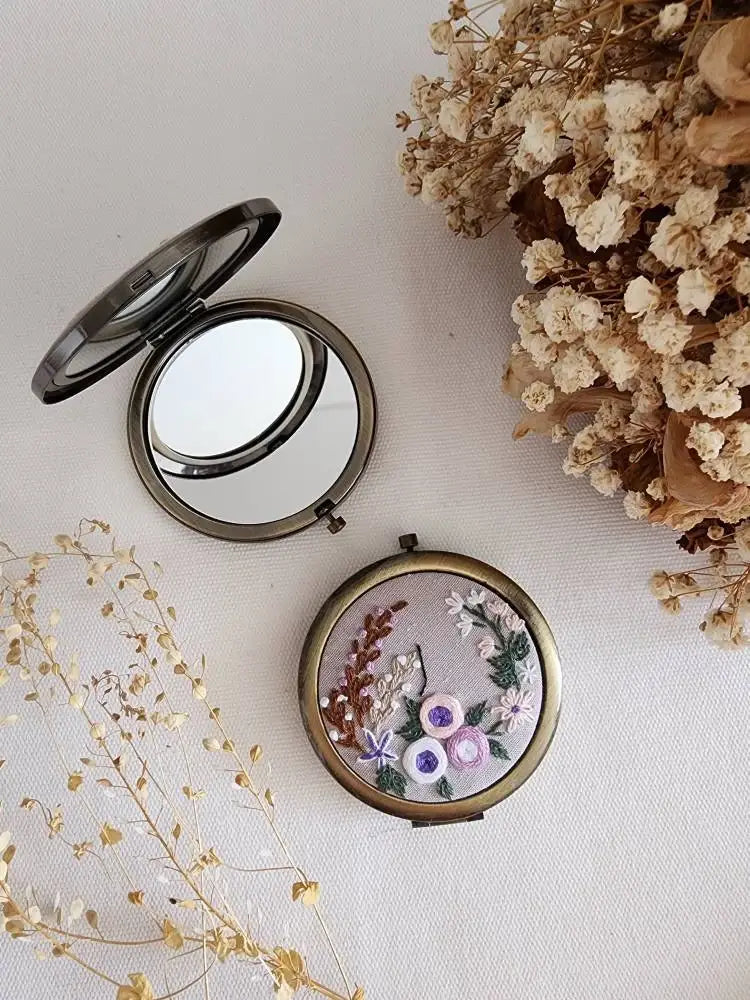 Quince Fables - Floral Embroidered Compact Mirror, Collection Sophia ✅
