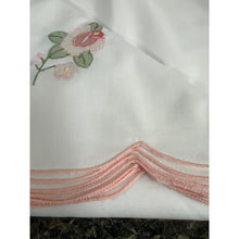 Load image into Gallery viewer, Set of 8 Vintage Embroidered and Scalloped Napkins
