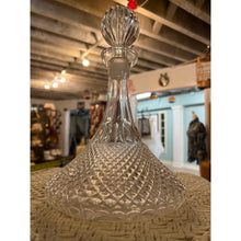 Load image into Gallery viewer, Glass Decorative Diamond Cut Decanter
