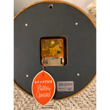 Load image into Gallery viewer, Vintage Spartus Battery Operated Kitchen Clock
