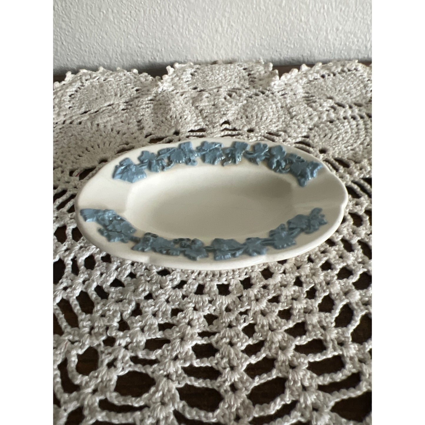 Of Etruria & Barlaston Wedgwood Embossed Queensware Small Oval Dish
