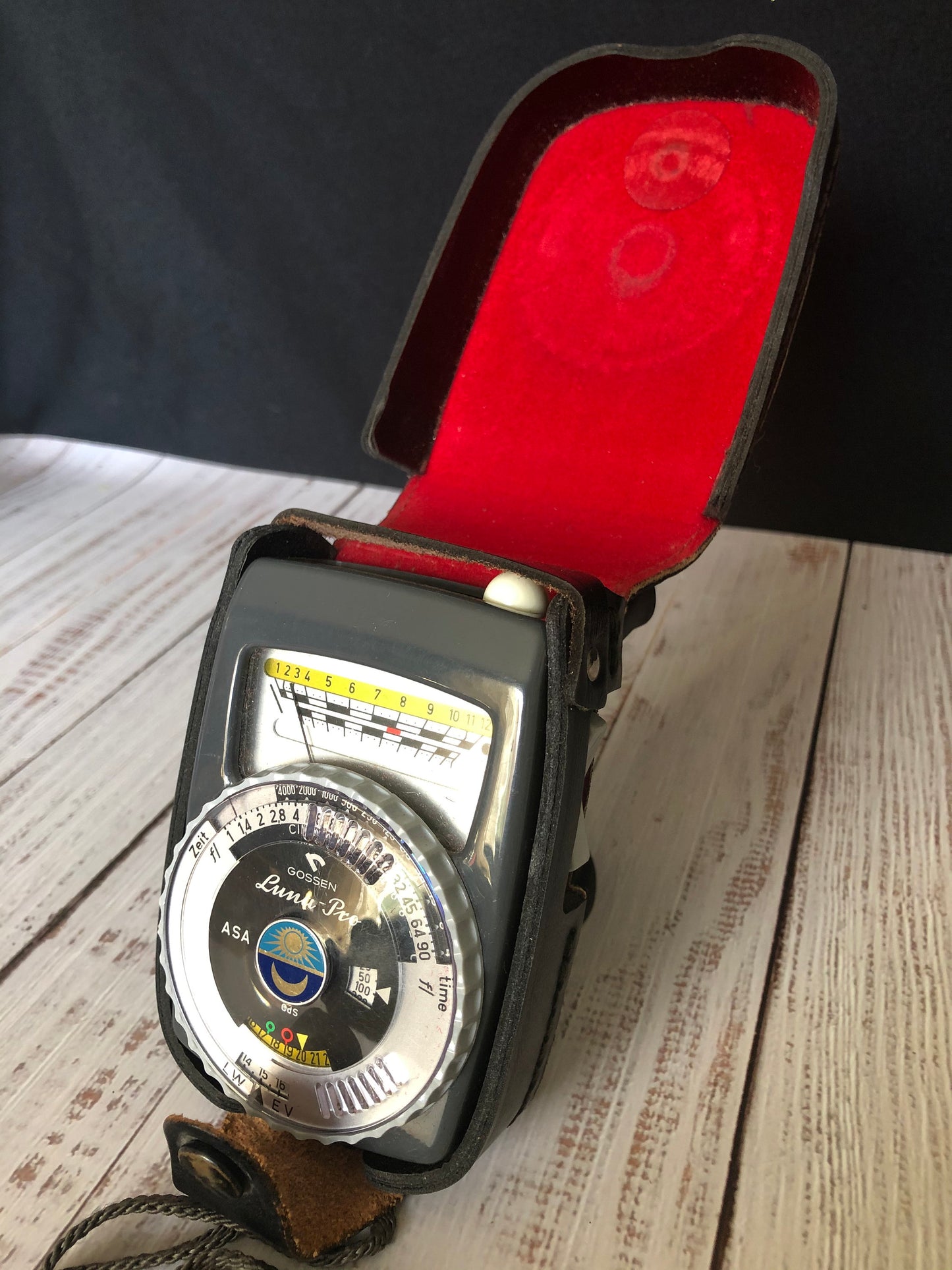 1970s Gossen Luna Professional Black Model in Original Genuine Leather Red Velvet Case, Made in Germany