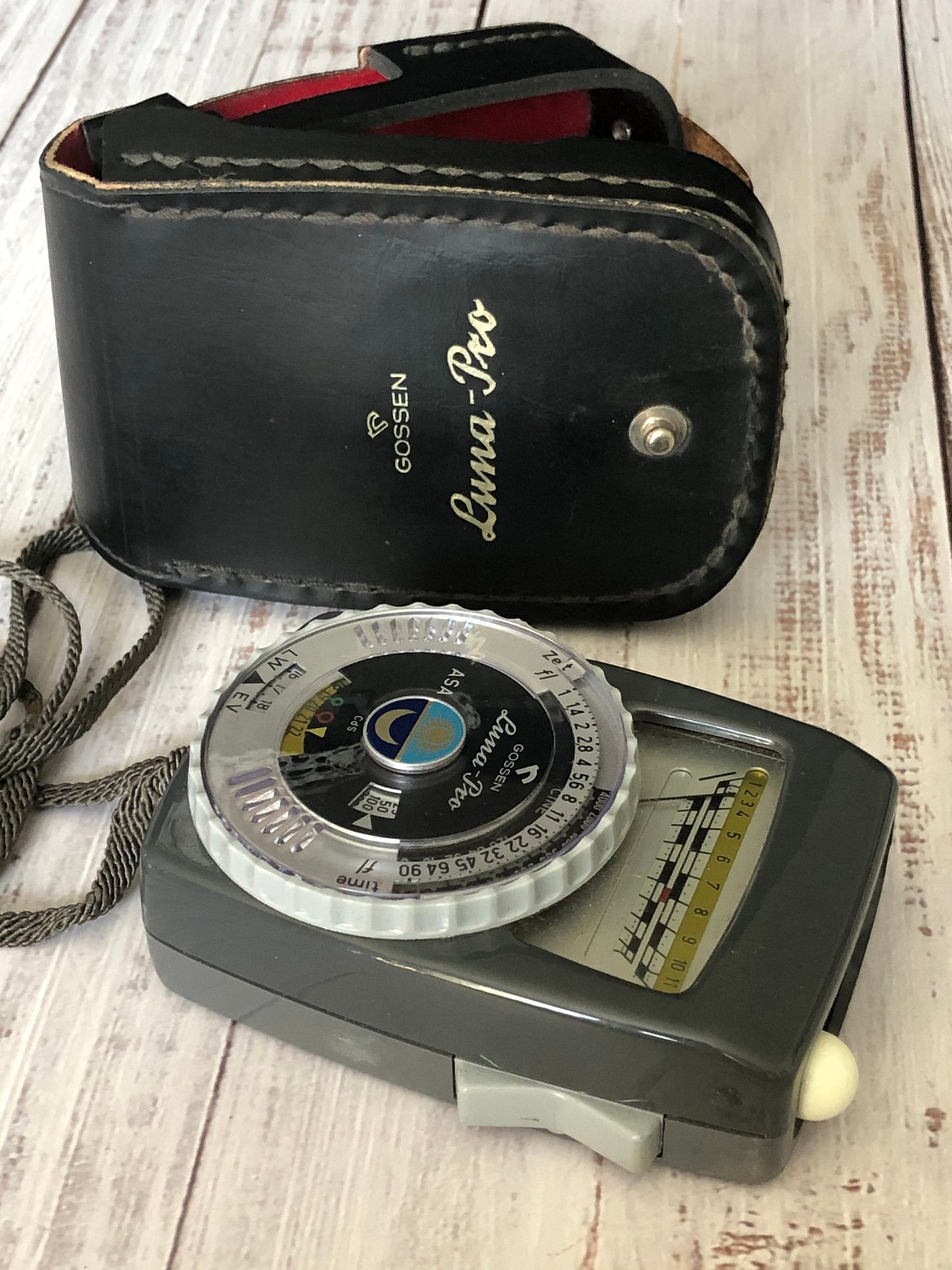 1970s Gossen Luna Professional Black Model in Original Genuine Leather Red Velvet Case, Made in Germany