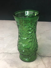 Load image into Gallery viewer, Vintage 1970s Hoosier Green Flower Vase Swirl and Ribbed Pattern 4082-4084
