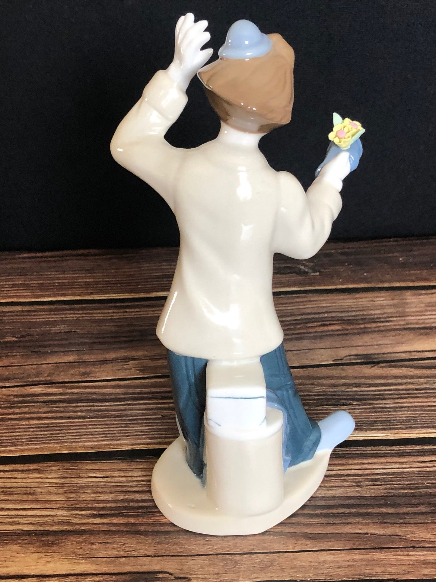 Desako Porcelain Clown Magician With Bisque Flowers Figurine 1993 Mexico