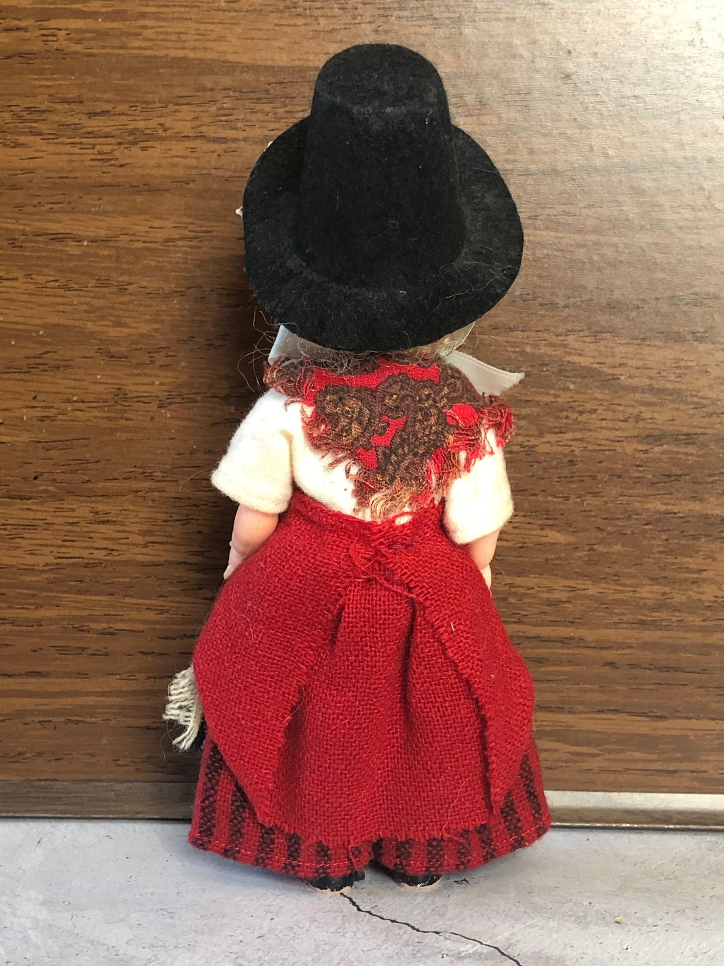 Vintage Pilgrim Doll, Blinking Eye Doll, Hard Plastic Pilgrim Doll, Pilgrim Doll in Vintage Linen or Burlap Dress and Felt Hat