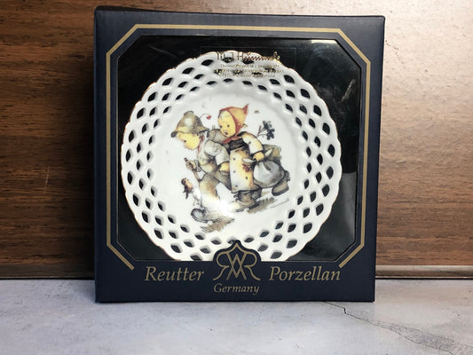 Germany M. I. Hummel Hansel and Gretel 5" Trinket Dish Reutter Porzellan Punched Plate in Original Box