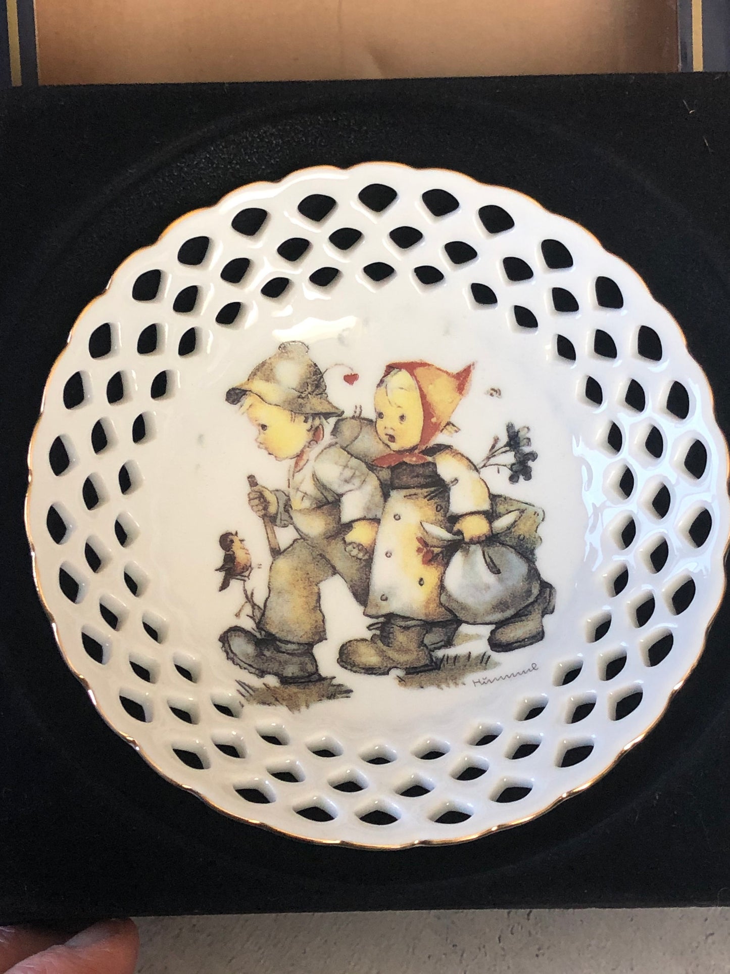 Germany M. I. Hummel Hansel and Gretel 5" Trinket Dish Reutter Porzellan Punched Plate in Original Box